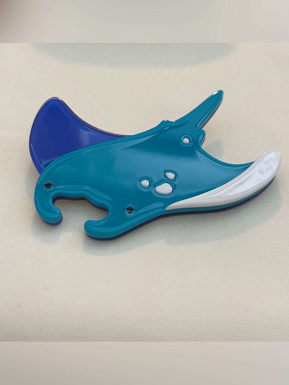 Erstwilder - A Manta’s Mantra - Stingray Manta Ray Brooch Pin - Picture 2 of 7